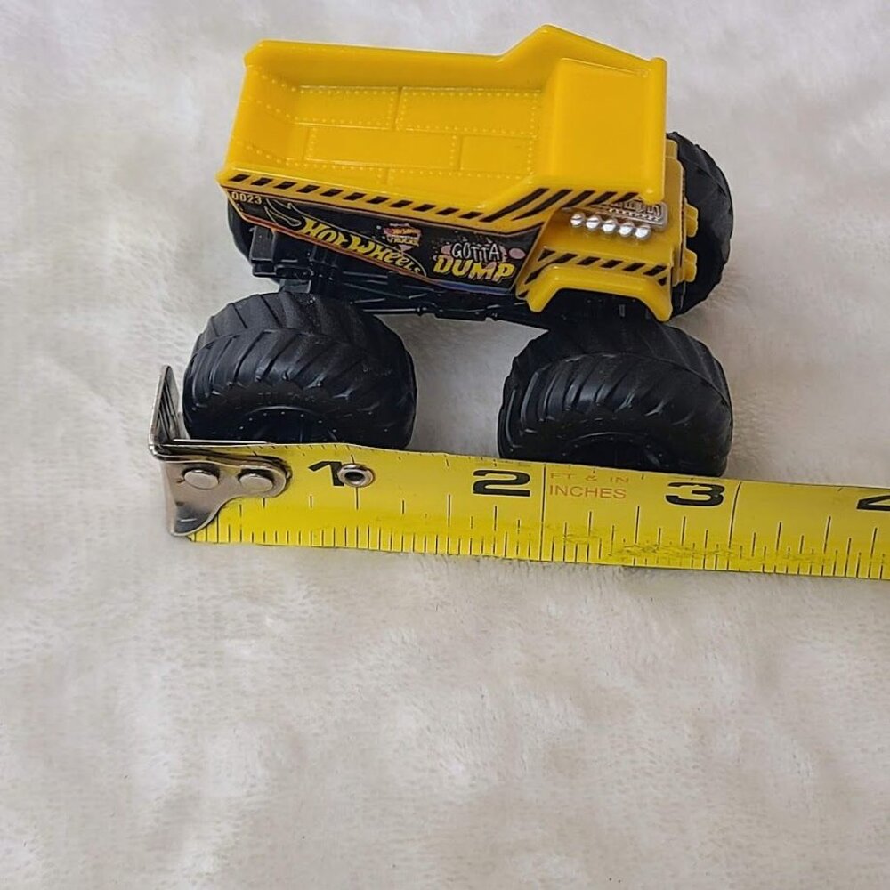Hot Wheels Monster Trucks Gotta Dump Yellow Dump Truck Mattel - Picture 3 of 8
